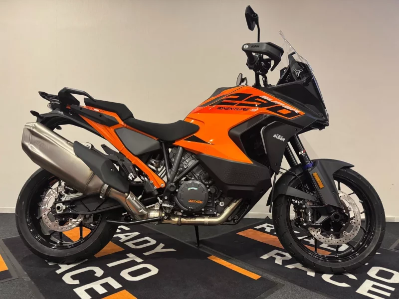KTM  1290SUPERADO BENCH YAS лот № 04121 оценка 8  с аукциона в Японии