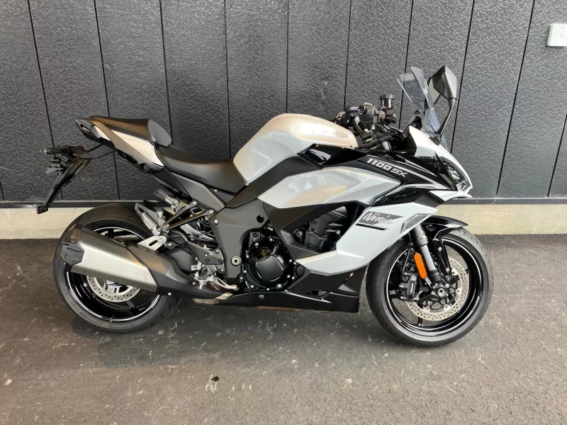 Kawasaki Ninja 1100SX лот № 04135 оценка 6  с аукциона в Японии