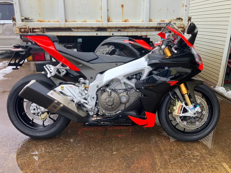Aprilia  RSV4 FACTORY лот № 00183 оценка 4  с аукциона в Японии