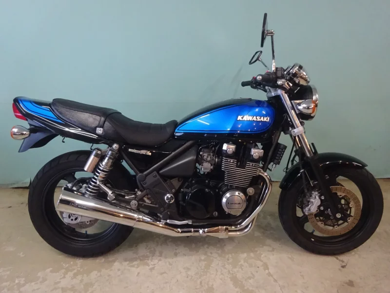 Kawasaki ZEPHYR400K лот № 06162 оценка 4  с аукциона в Японии