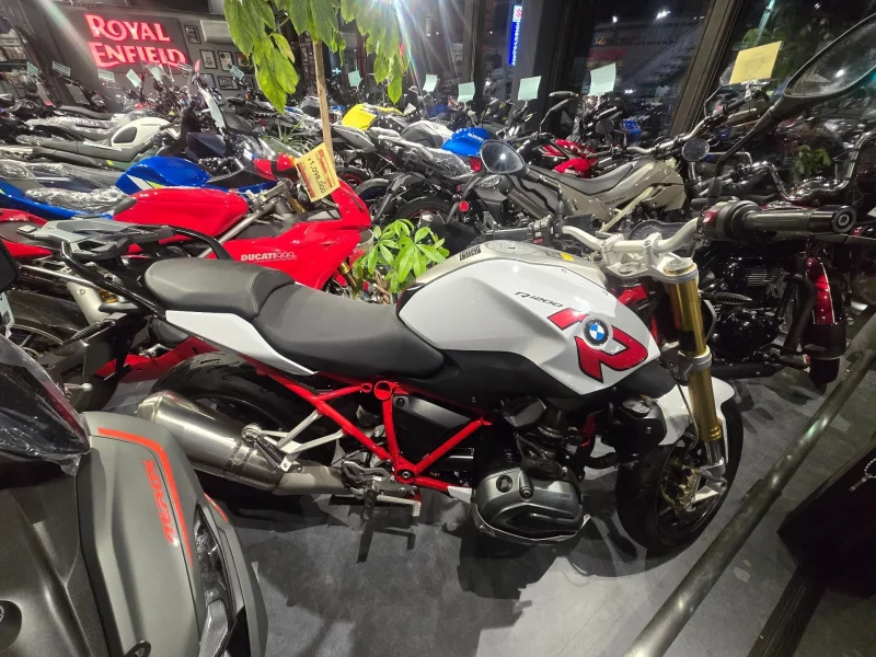 BMW  R1200R лот № 00235 оценка 4  с аукциона в Японии