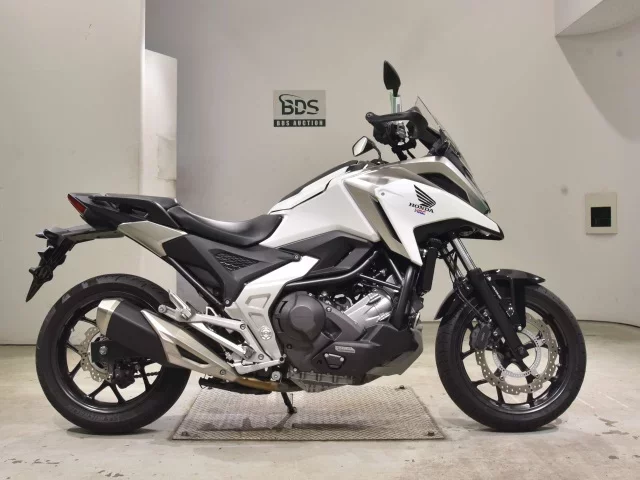 Honda NC750XD-3 лот № 2558 оценка 5  с аукциона в Японии