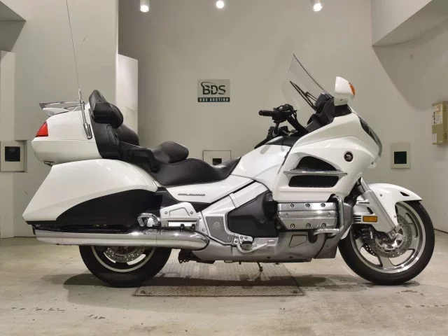 Honda GL1800 AIRBAG NAVIGATION лот № 2578 оценка 6  с аукциона в Японии