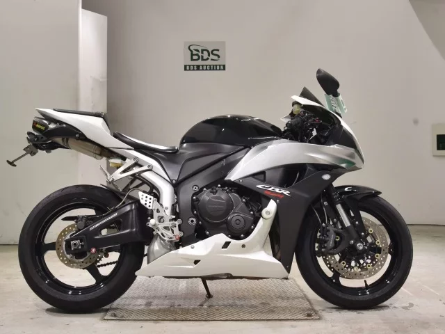 Honda CBR600RR лот № 2613 оценка 4  с аукциона в Японии