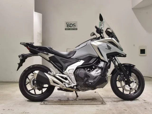 Honda NC750XD-3 лот № 2748 оценка 6  с аукциона в Японии