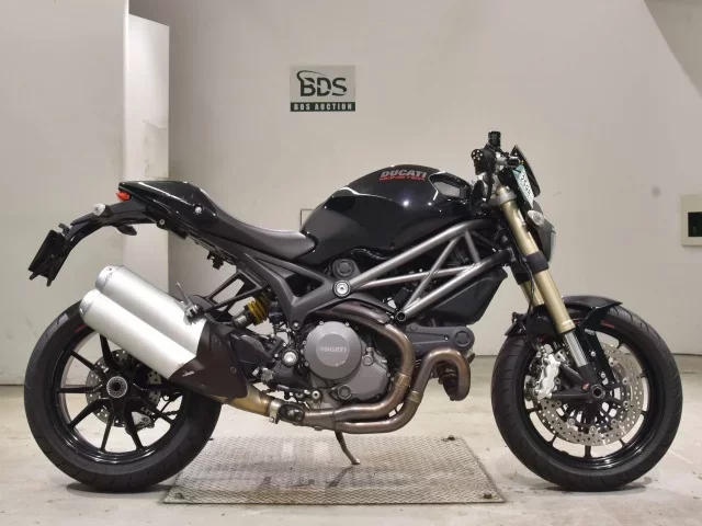 Ducati  MONSTER 1100 EVO лот № 2598 оценка 4  с аукциона в Японии