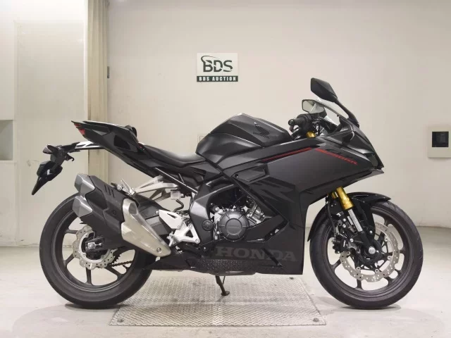 Honda CBR250RR-2A лот № 5111 оценка 4  с аукциона в Японии