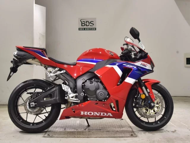 Honda CBR600RR-4 лот № 2542 оценка 8  с аукциона в Японии