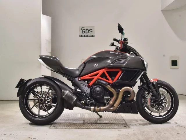 Ducati  DIAVEL CARBON лот № 2647 оценка 5  с аукциона в Японии