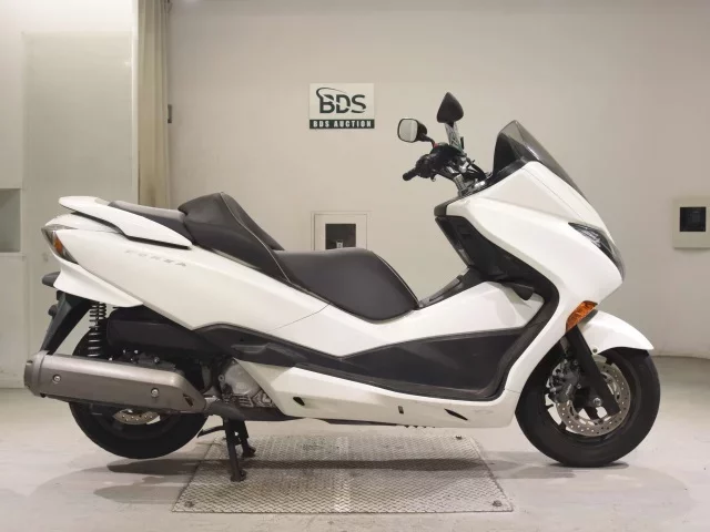 Honda FORZA Z лот № 7569 оценка 4  с аукциона в Японии