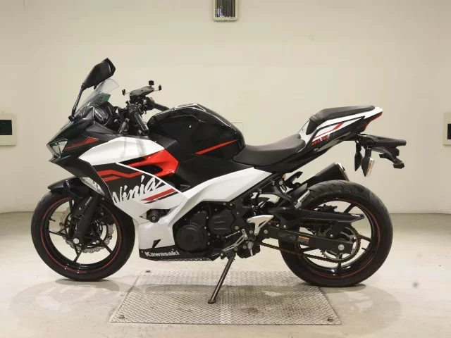 Kawasaki NINJA400-2