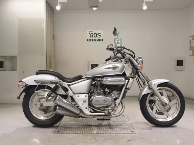 Honda MAGNA 250 лот № 7563 оценка 4  с аукциона в Японии