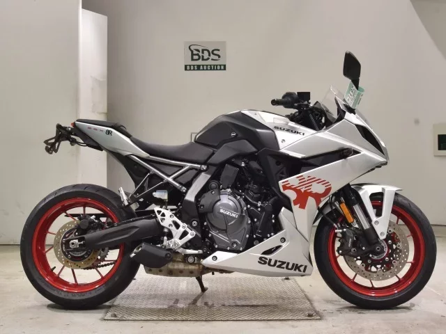 Suzuki GSX-8R лот № 2611 оценка 7  с аукциона в Японии