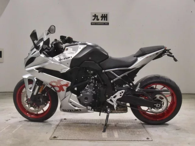 Suzuki GSX-8R