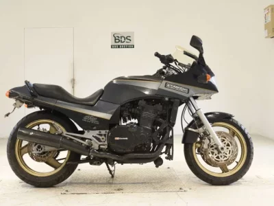 Kawasaki GPZ900R