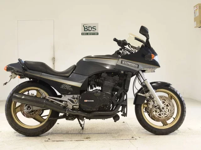 Kawasaki GPZ900R