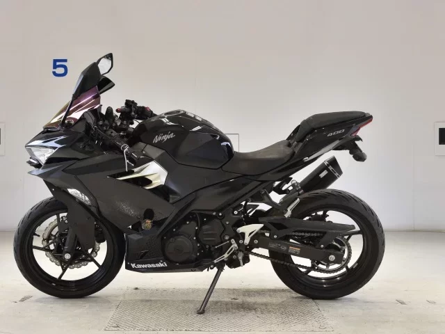Kawasaki NINJA400-2