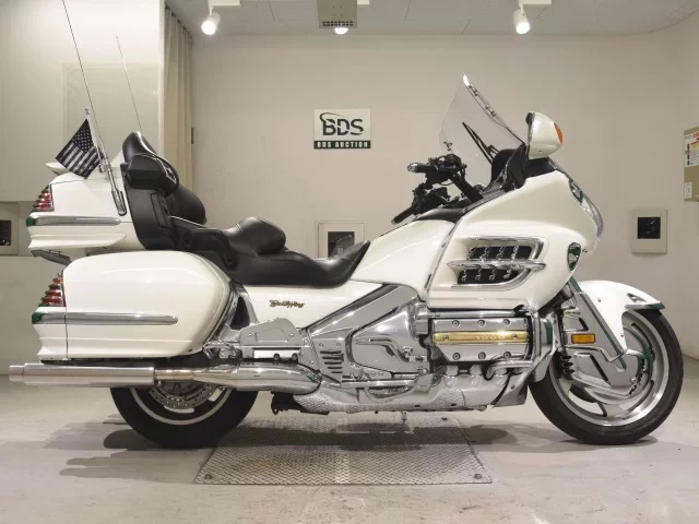 Honda GL1800 лот № 5068 оценка 4  с аукциона в Японии