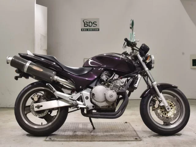 Honda HORNET250 лот № 2642 оценка 4  с аукциона в Японии