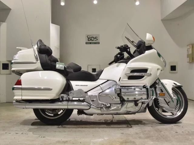 Honda GL1800 лот № 2716 оценка 5  с аукциона в Японии