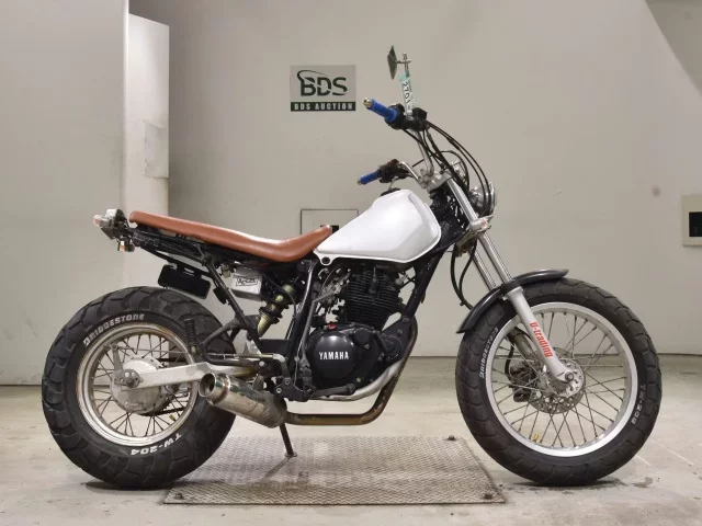 Yamaha TW225 лот № 2701 оценка 4  с аукциона в Японии