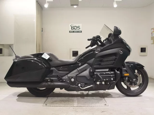 Honda GL1800 F6B лот № 5032 оценка 5  с аукциона в Японии