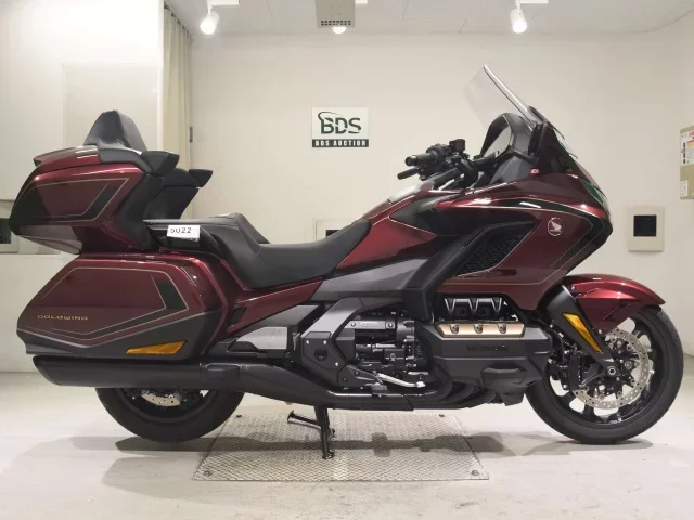 Honda GL1800 TOUR D лот № 5022 оценка 8  с аукциона в Японии
