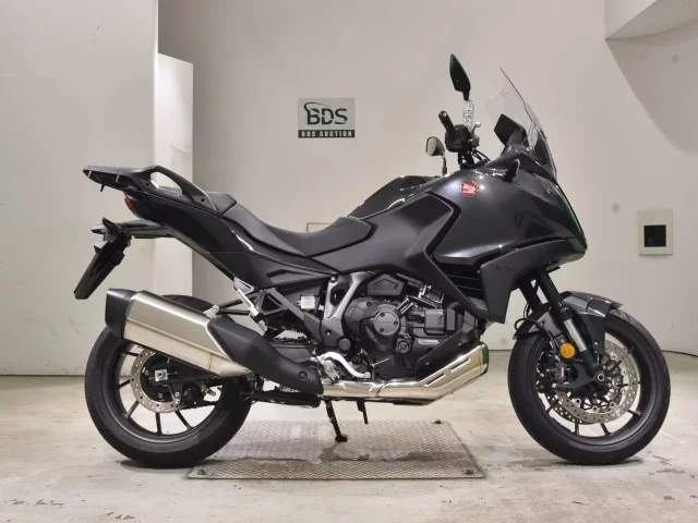 Honda NT1100 лот № 2750 оценка 6  с аукциона в Японии