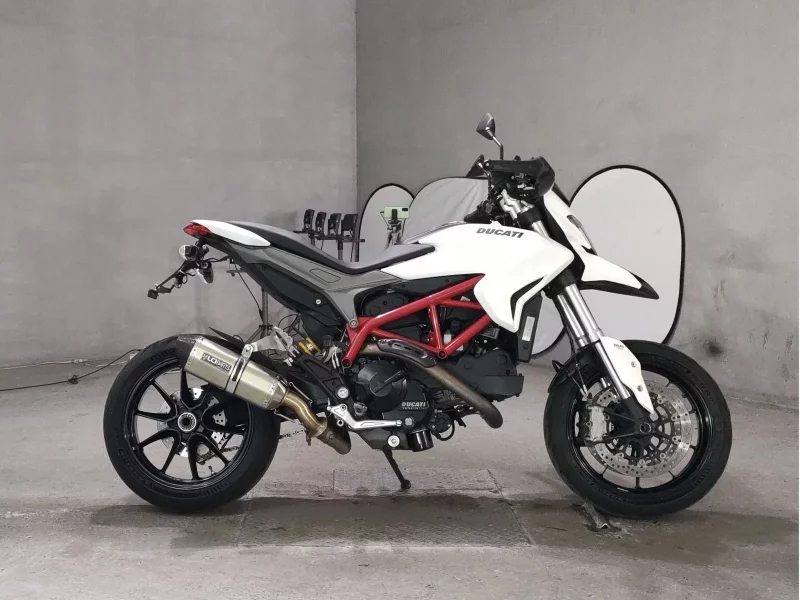 Ducati  HYPERMOTARD 820 лот № 8181 оценка 4  с аукциона в Японии