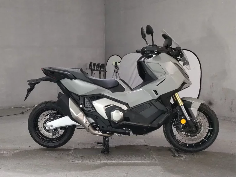 Honda X-ADV лот № 8300 оценка 6  с аукциона в Японии