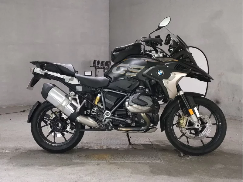 BMW  R1250GS лот № 8328 оценка 4  с аукциона в Японии