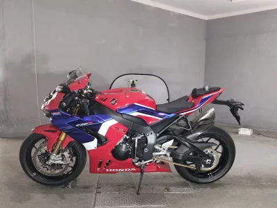 Honda CBR1000RR-R SP лот № 8333 оценка 6  с аукциона в Японии 2