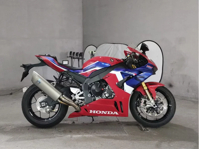 Honda CBR1000RR-R SP лот № 8333 оценка 6  с аукциона в Японии