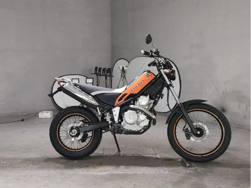 Yamaha TORITSU CAR лот № 7384 оценка 4  с аукциона в Японии