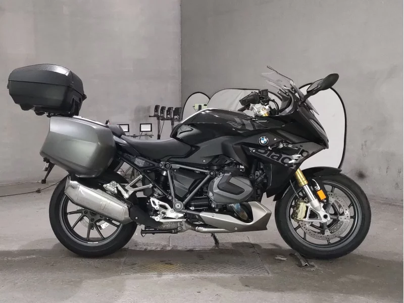 BMW  R1250RS лот № 8410 оценка 5  с аукциона в Японии