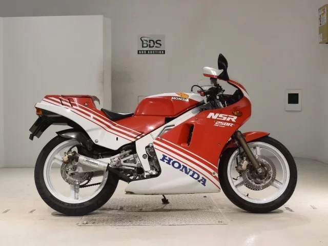 Honda NSR250R-1 лот № 0135 оценка 4  с аукциона в Японии