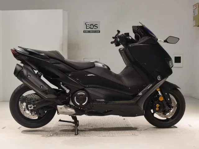 Yamaha T-MAX560T лот № 2687 оценка 6  с аукциона в Японии