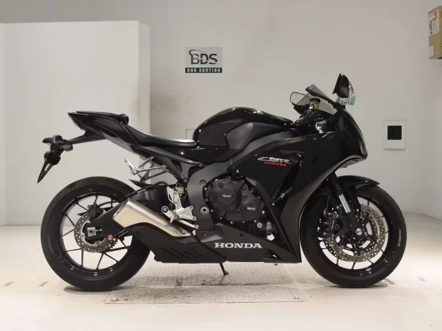 Honda CBR1000RR лот № 5068 оценка 4  с аукциона в Японии