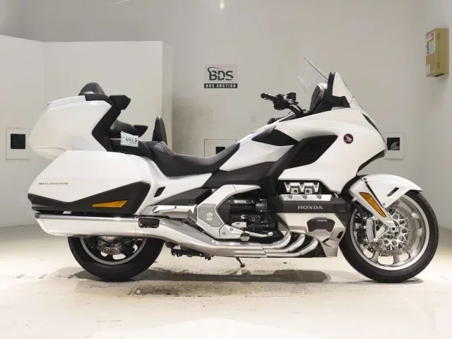 Honda GL1800 TOUR D лот № 5107 оценка 7  с аукциона в Японии