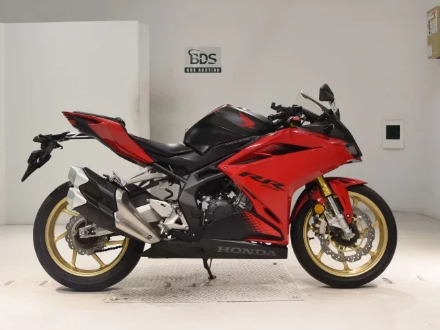 Honda CBR250RR-2A лот № 0136 оценка 5  с аукциона в Японии