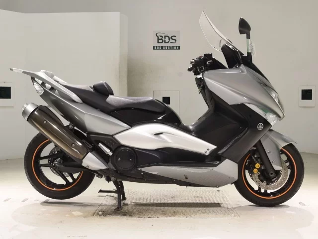 Yamaha T-MAX500 лот № 7602 оценка 4  с аукциона в Японии
