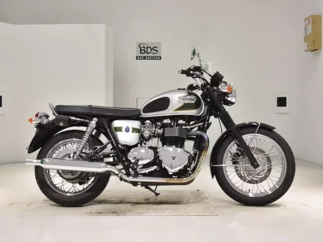 Triumph  BONNEVILLE T100 лот № 7620 оценка 5  с аукциона в Японии