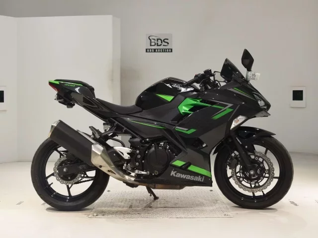 Kawasaki NINJA400-2 лот № 0139 оценка 5  с аукциона в Японии