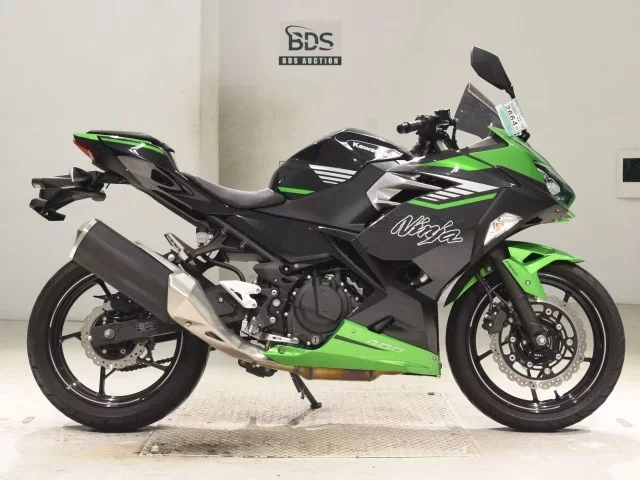 Kawasaki NINJA400-2 лот № 2664 оценка 6  с аукциона в Японии