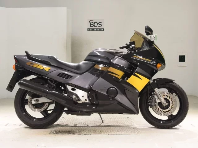 Honda CBR1000F лот № 0124 оценка 4  с аукциона в Японии