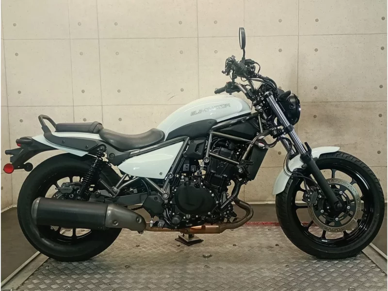 Kawasaki ELIMINATOR 400-1