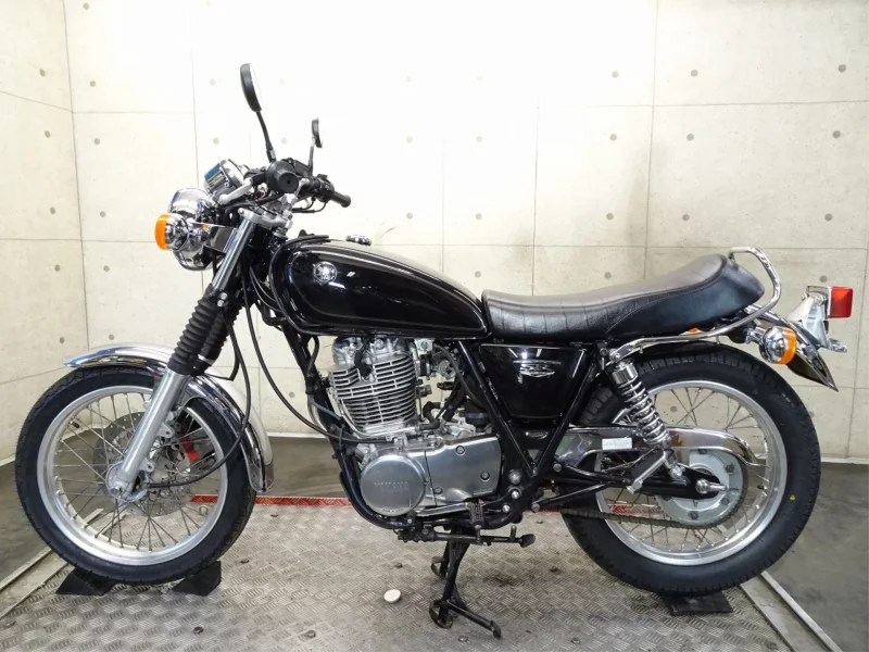 Yamaha SR400-1