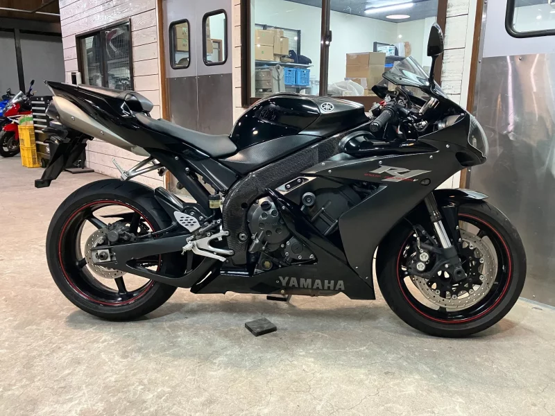 Yamaha YZF-R1
