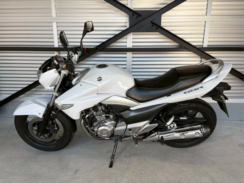 Suzuki GSR250