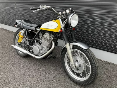 Yamaha SR400-1
